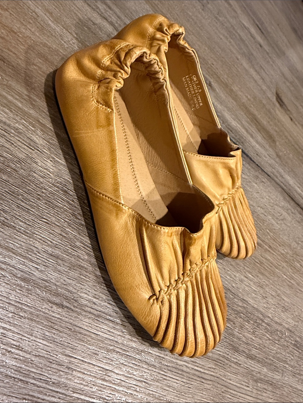 NWT Chocolat Blu Cam2 Women’s Yellow Banana Leather Ruched Leather Ballet Flats